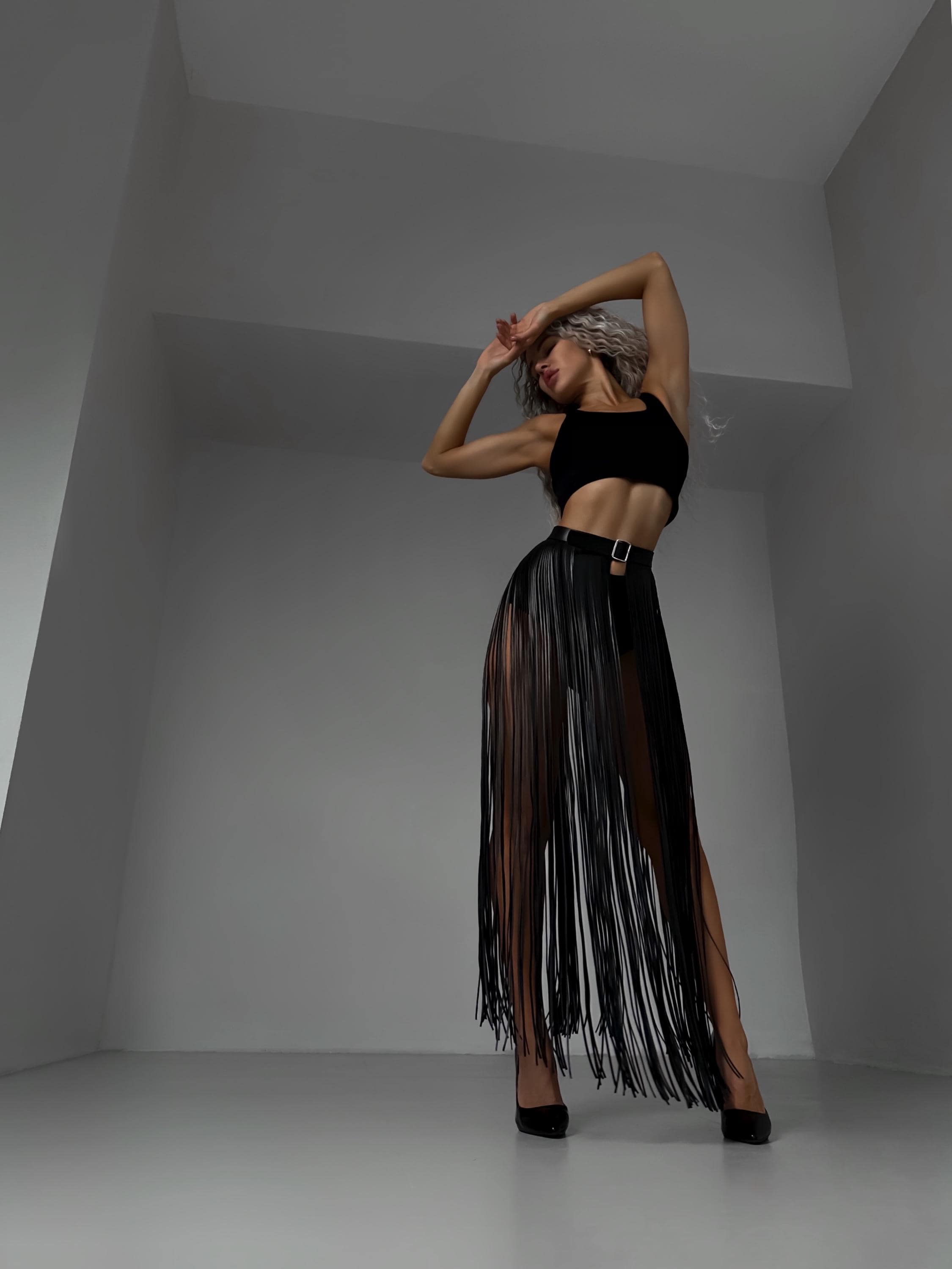 Long Fringe 100 cm Vegan Leather Belt: Adjustable Statement Piece