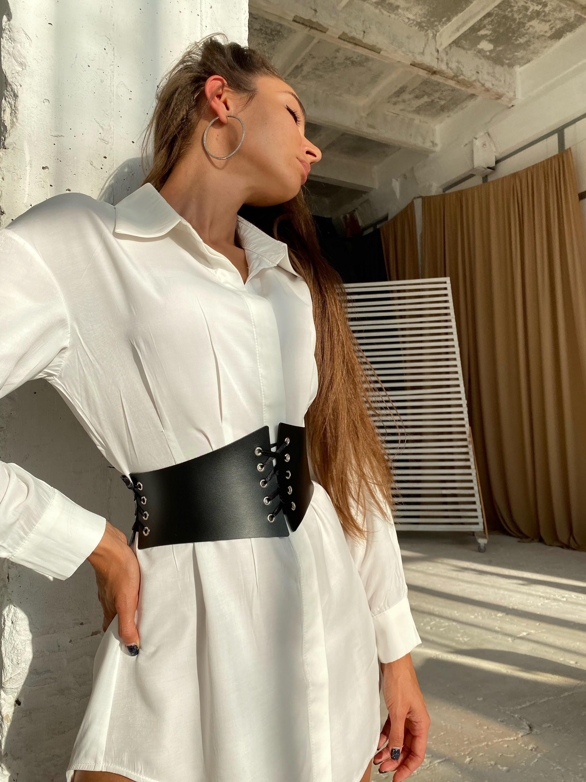 Four-Piece Waist-Cinching Corset — Structured Adjustable Silhouette