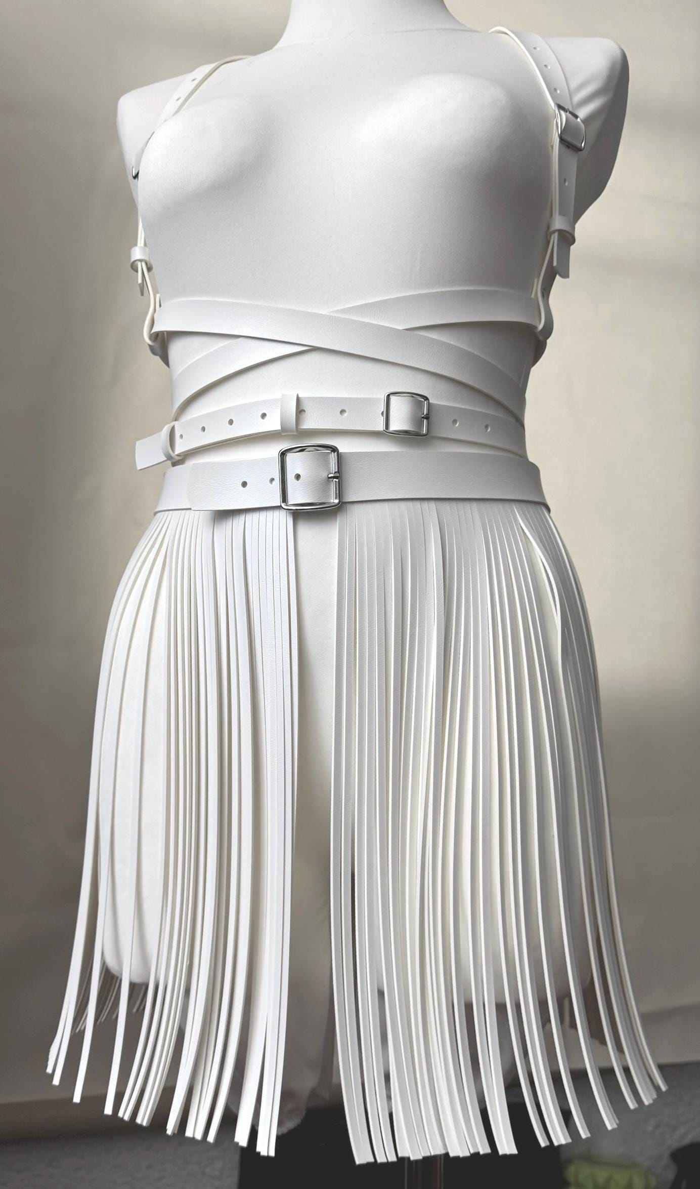 White Vegan Leather Fringe 40 cm Skirt Belt - Chic Waist Accessory