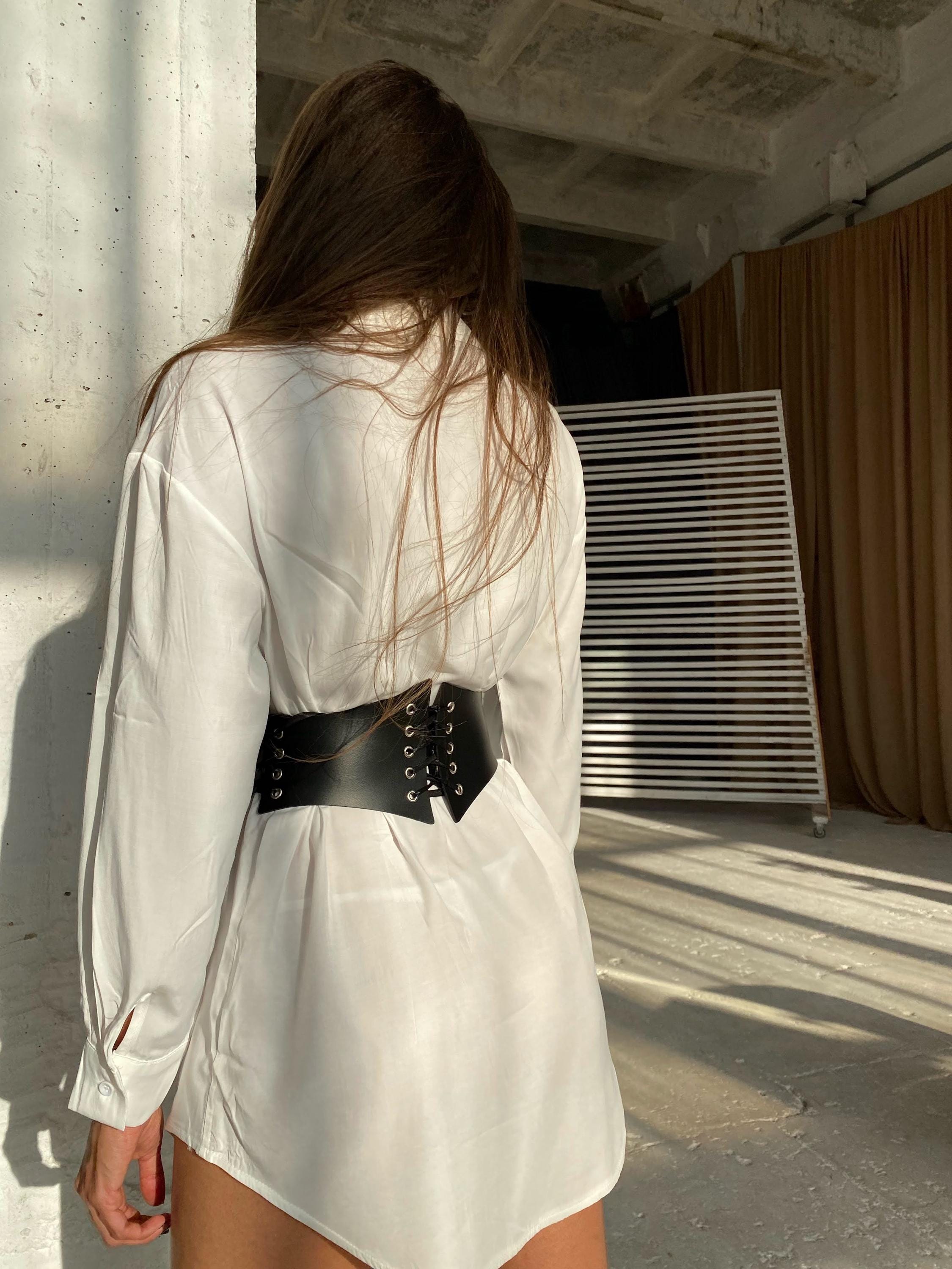 Four-Piece Waist-Cinching Corset — Structured Adjustable Silhouette