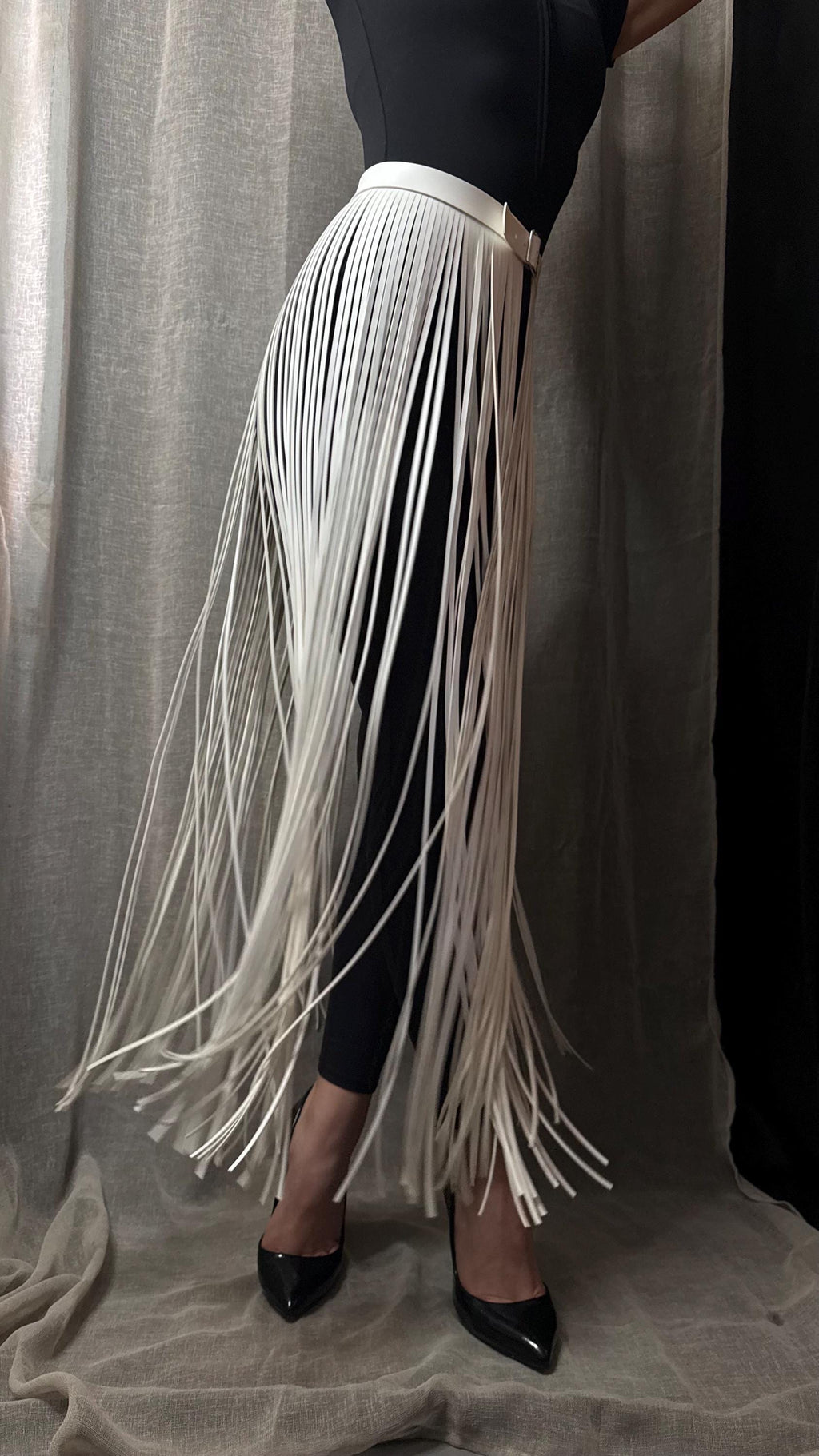 White Fringe Belt 100 cm Vegan Leather: Adjustable Statement Piece