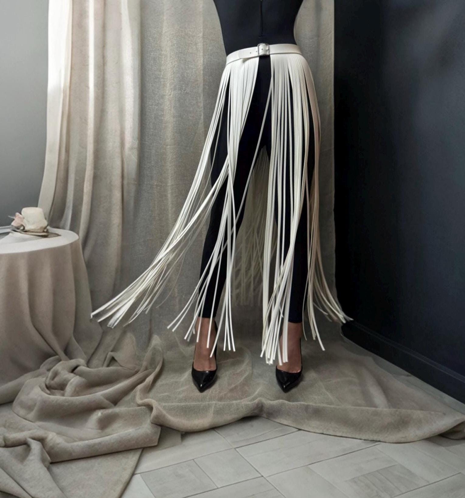 White Fringe Belt 100 cm Vegan Leather: Adjustable Statement Piece