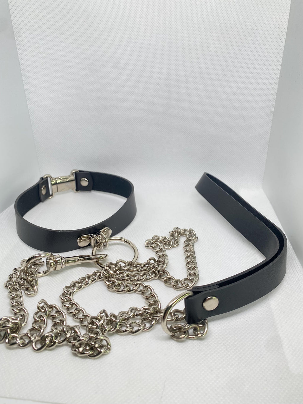 Leather Choker with Ring, Chain & Handle — Bold Edgy Statement